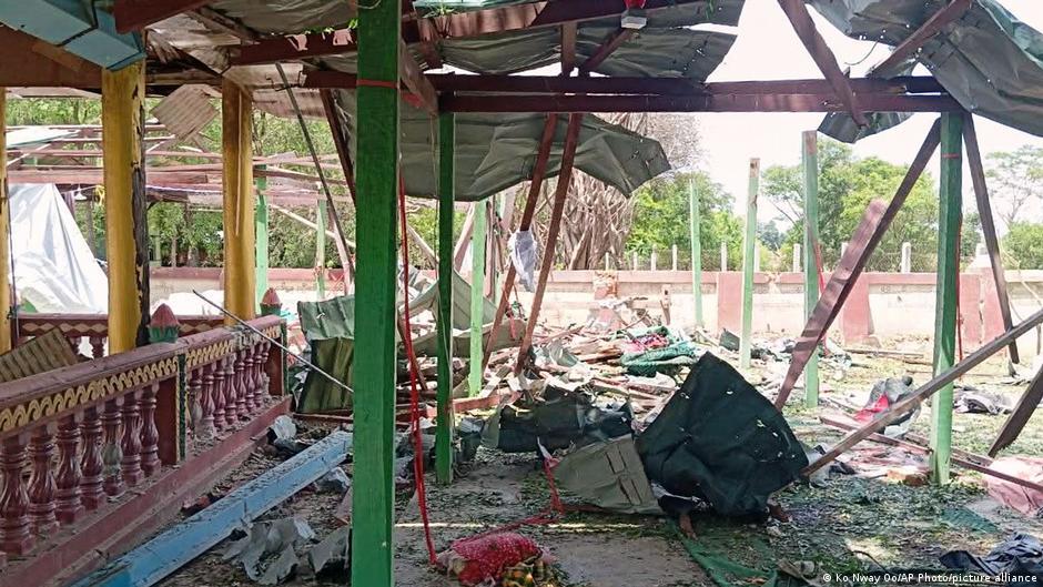 ميانمار: غارة جوية للجيش على معبد بوذي تقتل 14 شخصا