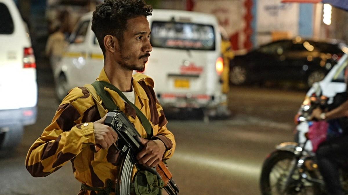 صمود القوات الحكومية اليمنية بعد خسائر البحر الأحمر