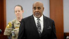 تسجيل لمحادثة شقيق Tupac بين دايفيس والشرطة يعرض أمام القضاء
