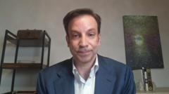 محرر جريدة عسكرية أمريكية يخشى من التضييق بعد طرده