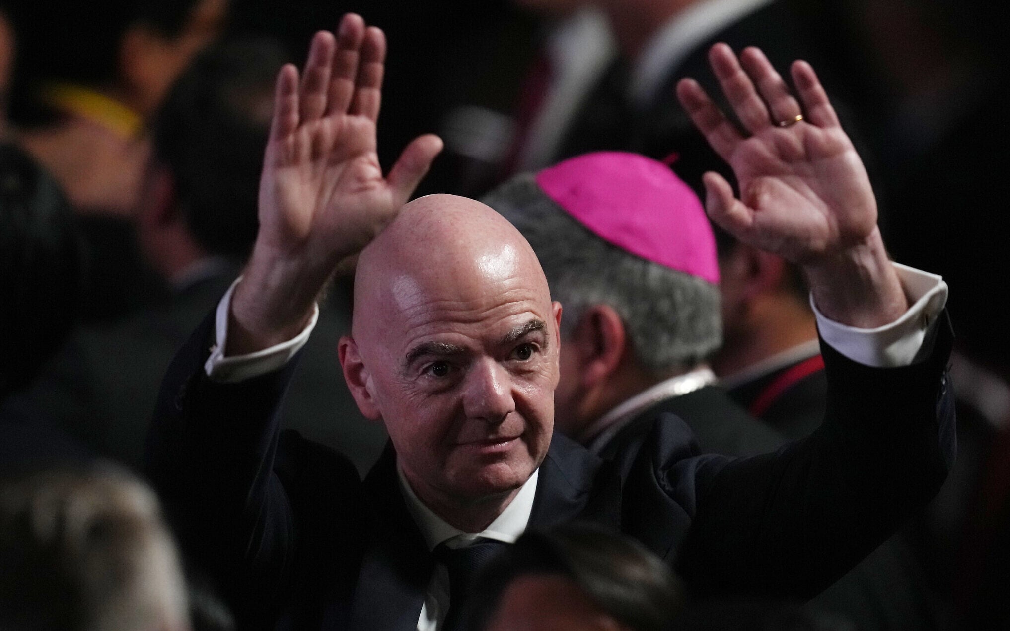 دول عربية تدعم رئيس فيفا Infantino وسط مطالبات بإقالته