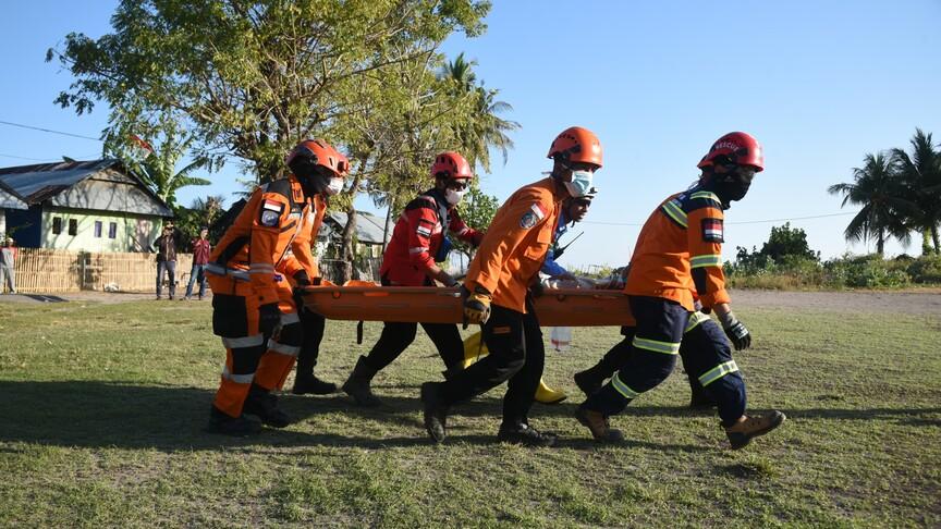 وفيات زلزال إندونيسيا ترتفع إلى 111 ونزوح أكثر من 176 ألف شخص
